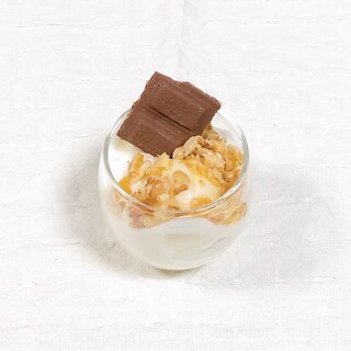 簡単⭐チョコと胡桃入りヨーグルト